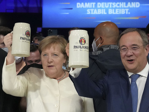 Merkel appelle à voter Laschet pour que 