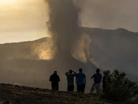Eruption volcanique: des vols annulés pour la première fois