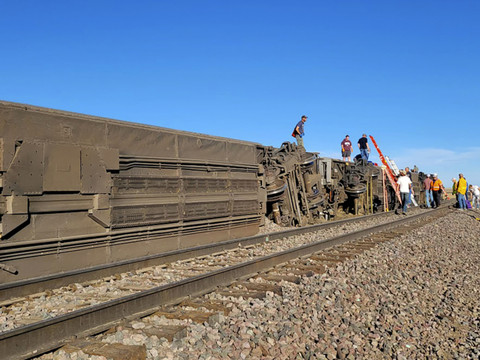 Un train déraille dans le Montana et fait des 