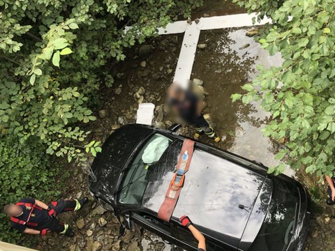 Il s'endort au volant et termine dans un ruisseau à Semsales (FR)