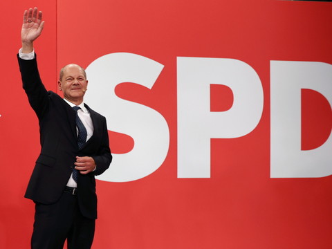Le SPD de peu en tête, succession de Merkel incertaine