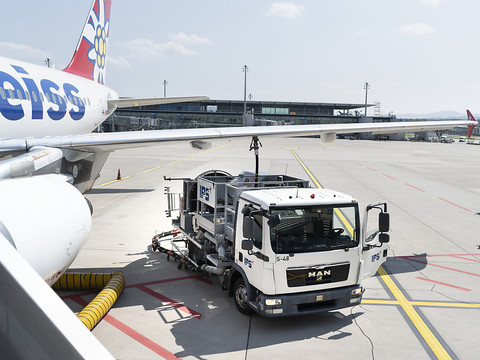 TotalEnergies et Safran misent sur le carburant d'aviation durable