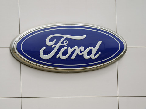 Véhicules électriques: Ford annonce la création de quatre usines