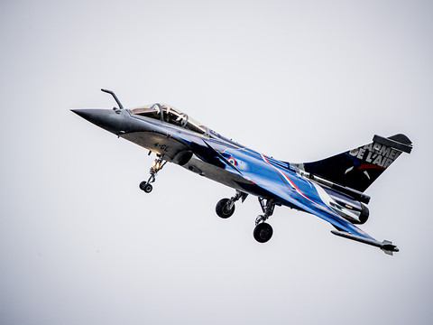 L'Algérie interdit son espace aérien aux avions militaires français