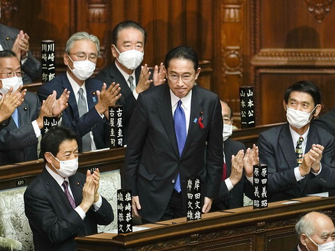 Fumio Kishida nommé Premier ministre par le Parlement