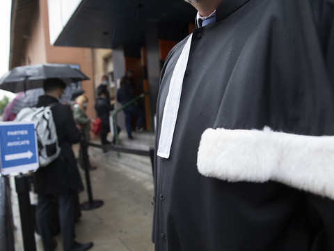 Un procès avec 188 parties plaignantes pour cinq accusés