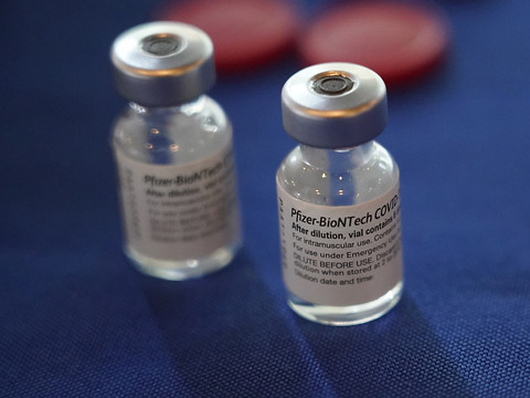 Le vaccin Pfizer efficace contre les formes graves au moins 6 mois