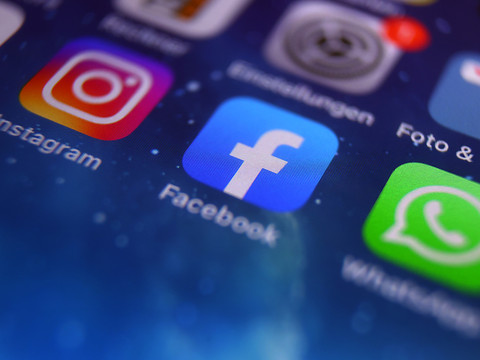 Facebook: les parlementaires américains veulent réguler