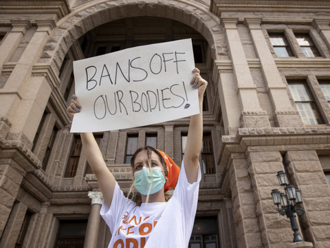 Un juge fédéral bloque une loi interdisant les avortements au Texas