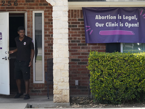 Les avortements au-delà de six semaines reprennent au Texas