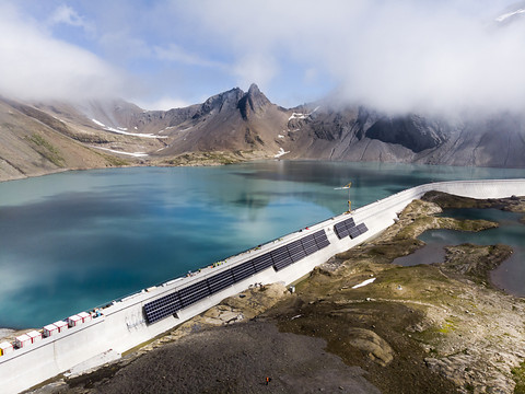 La plus grande centrale solaire des Alpes est opérationnelle
