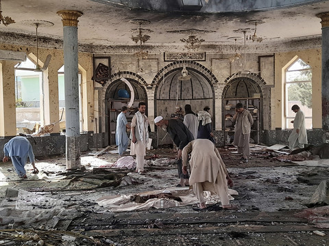 Au moins 55 morts dans un attentat suicide contre une mosquée
