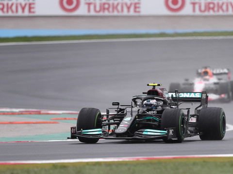 Bottas s'impose en Turquie, Verstappen reprend la tête