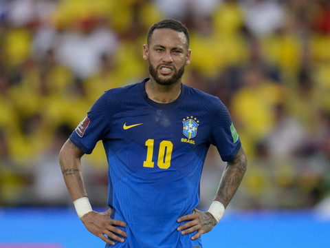 Le Brésil fléchit mais se rapproche du Qatar