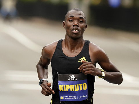 Les Kényans triomphent à Boston