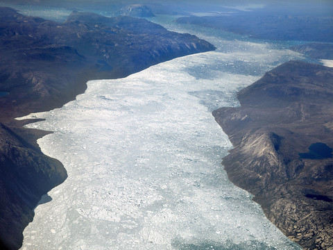 Arctique: l'UE pour laisser gaz, pétrole et charbon sous terre