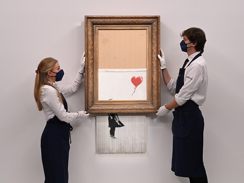 L'oeuvre de Banksy en partie autodétruite vendue 23,5 millions