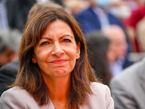 Anne Hidalgo investie par le parti socialiste