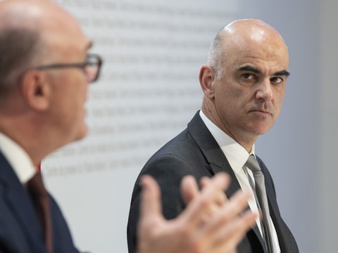 Baromètre électoral: l'UDC creuse l'écart, resserrement derrière