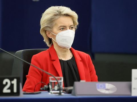 Etat de droit: Bruxelles promet d'agir contre Varsovie