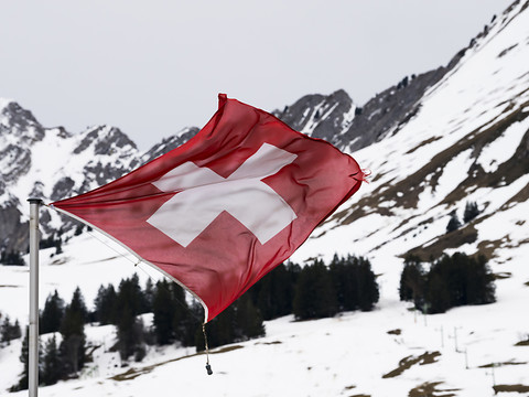 Une tempête, accompagnée de vents violents, a traversé la Suisse