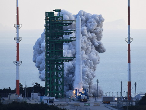 Demi-échec pour la première fusée spatiale fusée sud-coréenne