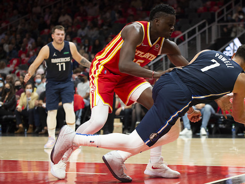 Capela et les Hawks démarrent fort