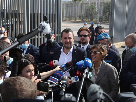 Migrants bloqués en mer: Matteo Salvini devant la justice