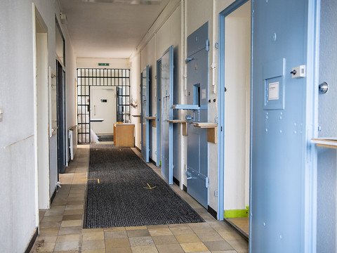 La prison plutôt que la maison