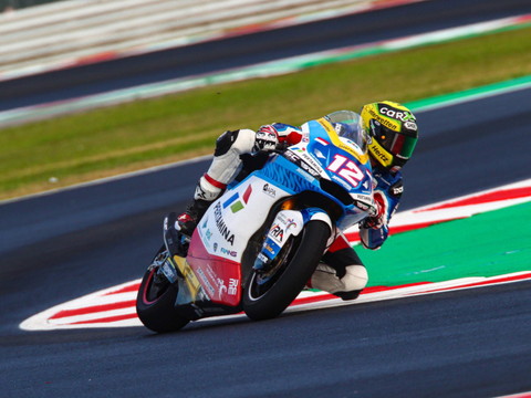 Moto2: Lüthi 14e, Lowes victorieux