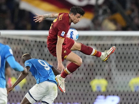 Premier accroc pour Naples, freiné par la Roma