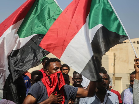 Un coup d'Etat suspend la transition