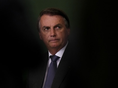 Brésil: approbation d'un rapport accablant pour Bolsonaro