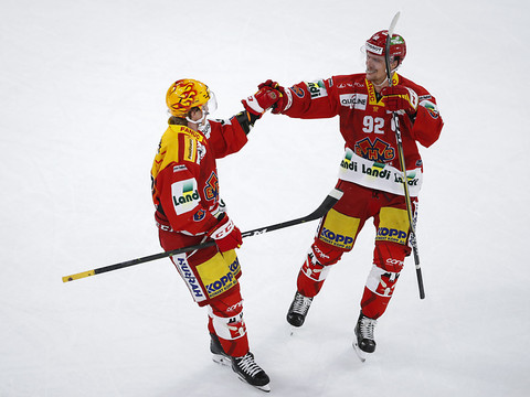 Bienne repasse en tête, Ajoie se paie Zurich