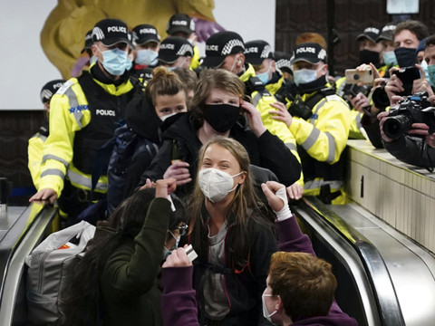 Des centaines de défenseurs du climat à Glasgow
