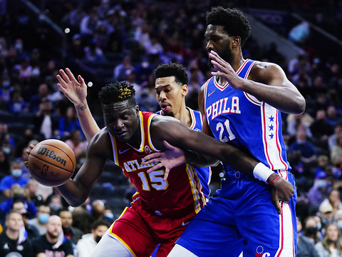 Capela et les Hawks boivent la tasse à Philadelphie