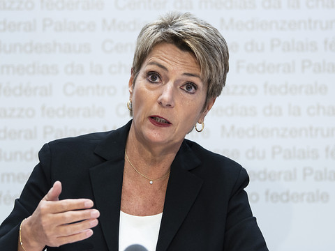 Karine Keller-Sutter veut une politique de renvoi commune