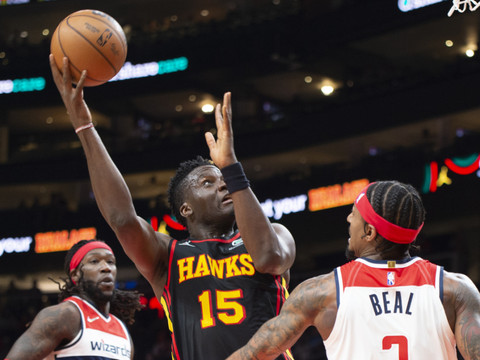 Les Hawks dominent Washington 118-111