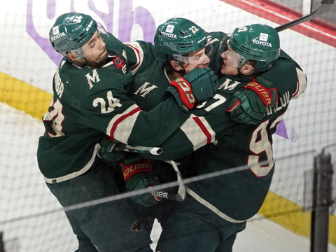 Deux assists pour Fiala