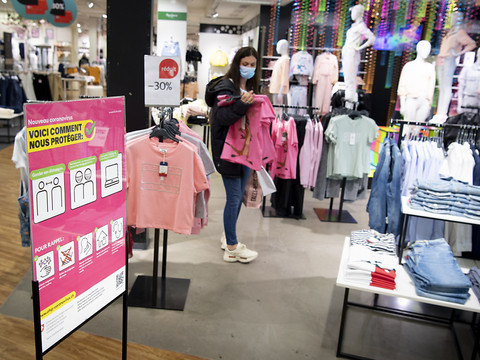 La hausse des prix secoue mais n'ébranle pas les consommateurs