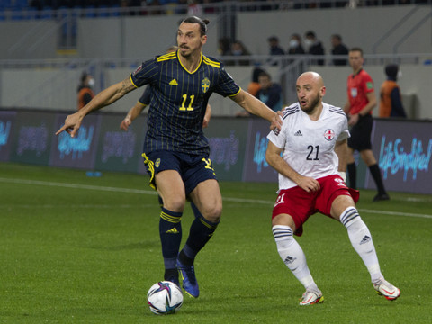 La Suède d'Ibrahimovic chute en Géorgie, l'Espagne vire en tête