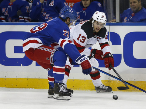 Un assist mais la défaite pour Hischier