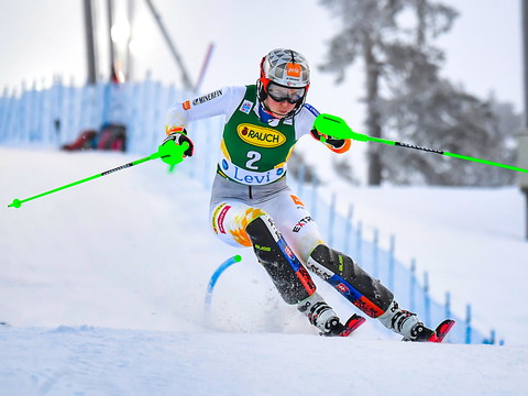Vlhova gagne à nouveau à Levi, Holdener 7e