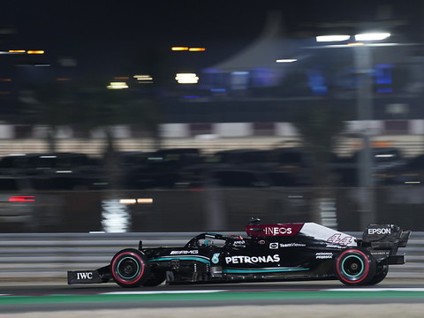 Hamilton partira en pole position au Qatar devant Verstappen