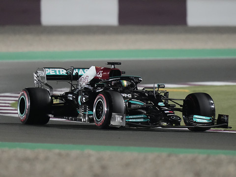 GP du Qatar: Hamilton gagne devant Verstappen