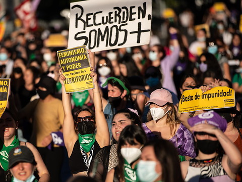 Manifestations mondiales contre les violences faites aux femmes