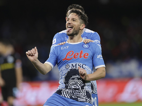 Naples domine la Lazio 4-0 et prend seul la tête du classement