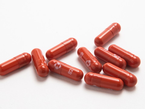 L'autorisation de la pilule anti-Covid-19 de Merck recommandée