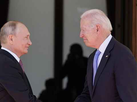 Ukraine: Biden et Poutine tentent de désamorcer les tensions