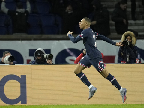 Ligue des champions: Mbappé et Messi s'amusent
